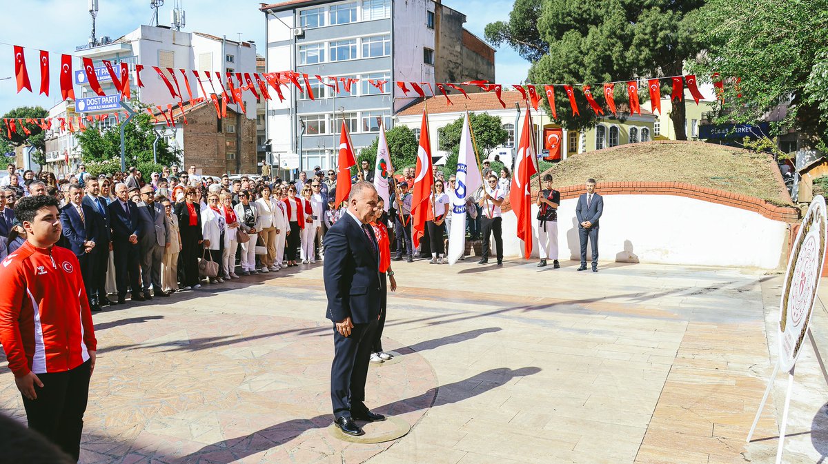 GSBAydin's tweet photo. 19 Mayıs Atatürk’ü Anma, Gençlik ve Spor Bayramı münasebetiyle, Aydın Valiliği Atatürk Anıtı önünde çelenk sunma töreni gerçekleştirildi.

Gazi Mustafa Kemal Atatürk’ün gençliğe emanet ettiği bu anlamlı günde, milli mücadelemizin ilk adımını gurur ve minnetle yad ettik. https://t.co/4HjKWUPb6t