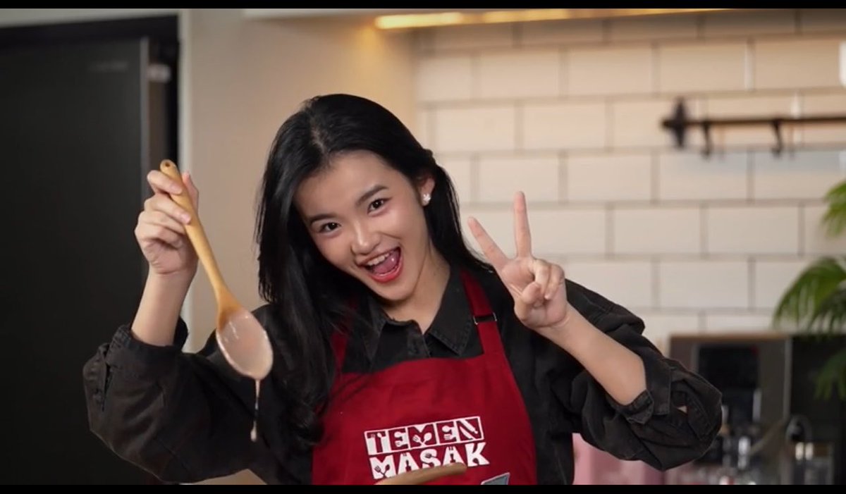 RFDorable_'s tweet photo. Makasih banyak yaaaa livenyaaa tadii @CErine_JKT48 🫶🫶 jujur seruu banget nontonnya dan ketawa karena kamu banyak tingkah lucunya pas masak masak sampai bikin berantakan 🤣 https://t.co/LKOssj6xW6