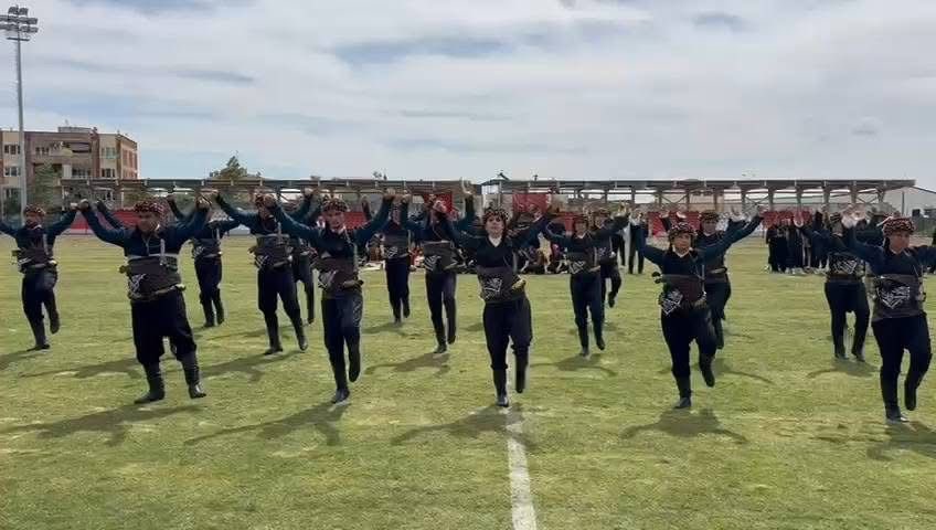 SokeKaymakam's tweet photo. Kaymakamımız Sayın @_AliAkca_ ;
Söke Şehir Stadyumunda, büyük bir coşkuyla gerçekleştirilen, 19 Mayıs Atatürk’ü anma Gençlik ve Spor Bayramı kutlama programına katıldılar. 🇹🇷 🇹🇷 🇹🇷 https://t.co/3QSOqc4ioW