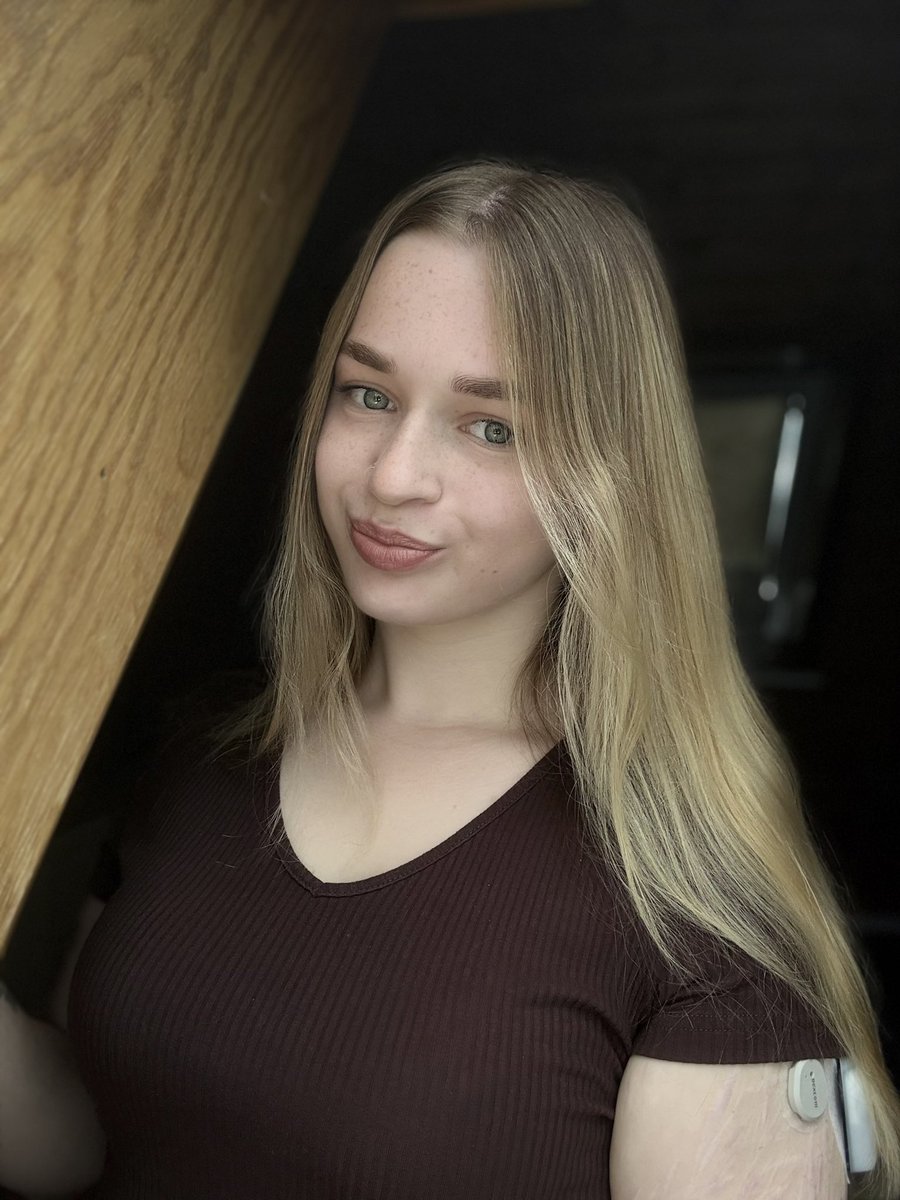 queennalina's tweet photo. Ihr wisst wo euer Platz ist. https://t.co/pwnRYWTeQ6