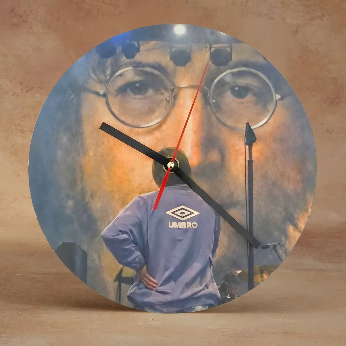 HTBREPAIRS's tweet photo. @liamgallagher Penny for your thoughts in THAT moment......my handmade clock ⏰️ https://t.co/yyjDdxUxuN