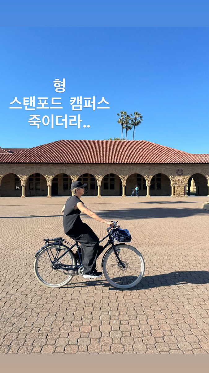 bluecat_2575's tweet photo. 남준이 정말 크라잉트리 갔구나🤣
삼지어 착장도 비슷하게 맞춤 ㅋㅋㅋㅋㅋ
타블로님 이제 솔로앨범 준비해주세요~
기다릴게요!!!!
#rm #김남준 #rkive #namjoon
#blobyblo https://t.co/LDOUIVkcSo