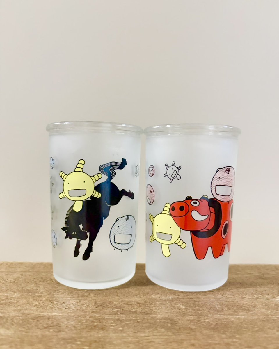 asanumashiori's tweet photo. 福島県・笹正宗酒造「走り駒カップ」と曙酒造「べこカップ」です。

ふくしまカップ酒プロジェクトとマンガ『もやしもん』のコラボ商品！

福島ならではのモチーフとかわいい菌たちがぐるり。イラストが多いのと網点を活用しているので、実際の印刷色よりもカラフルに見えて楽しいデザインです◎ https://t.co/ik2VjWcppZ