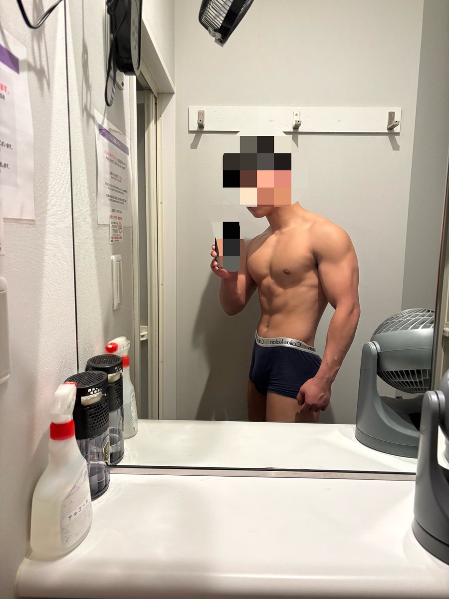 HtR68e's tweet photo. 今年も筋トレして日焼けしないと行けない
広島でオススメの日焼け場所ありますか？
#筋トレ男子 #裏垢男子 #筋肉 #fitness https://t.co/OzvCfHnwUx