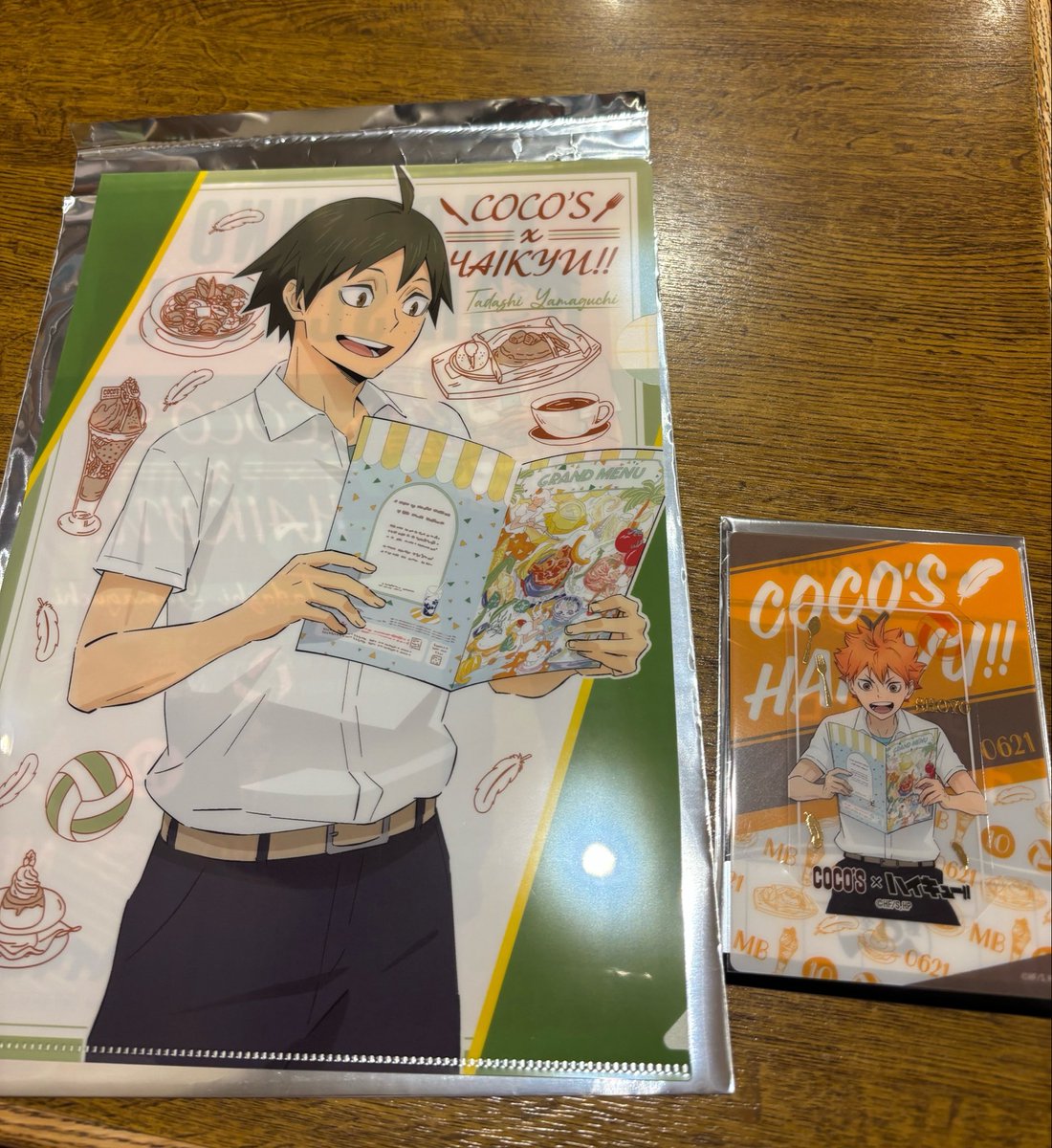 Coconut21222's tweet photo. 【交換】 ココス ハイキュー コラボ クリアファイル クリアカード

譲 → 日向、山口（画像参照）

求 → クリアファイル:烏野高校
         カード:及川

郵送交換になります
リトリン必読
気軽にお声掛けください https://t.co/8zdWgAut4W