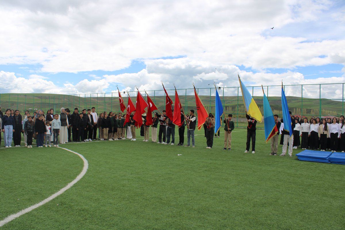 KymkmKaracoban's tweet photo. 📍 19 Mayıs Atatürk'ü Anma Gençlik ve Spor Bayramı Programı

Kaymakamımız Sayın Ali İhsan SELİMOĞLU ve İlçe Protokolü, 19 Mayıs Atatürk'ü Anma Gençlik ve Spor Bayramı kapsamında Karaçoban Spor Toto Sentetik Saha'da düzenlenen kutlama programına katıldı. https://t.co/yyxd8WK4mv