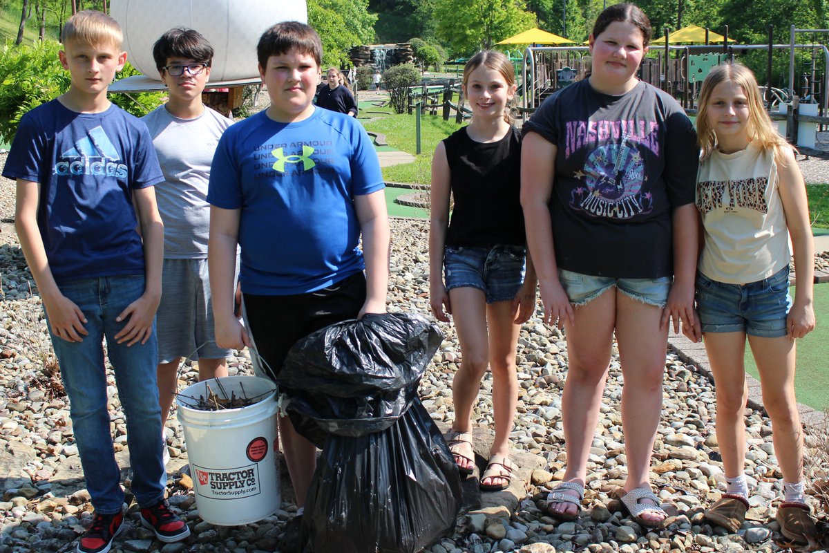 MCSWV's tweet photo. For the third year, Moundsville Middle School students teamed up with Grand Vue and AEP to learn how to clean up and take care of their neighborhood parks. Students cleaned bird feeders, weeded sidewalks, filled mulch, cleaned pavilions spaces and scrubbed playground equipment. https://t.co/og0PUyXuUM