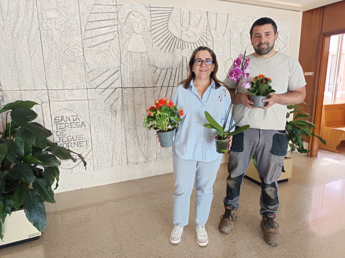 Aytoburgos's tweet photo. Las residencias de ancianos de nuestra ciudad ya tienen las plantas que el Ayuntamiento ha distribuido entre los centros.

👉🏻 Todas ellas proceden de la Fiesta de las Flores y ahora adornarán estancias residenciales. https://t.co/tWxbxfIzCT