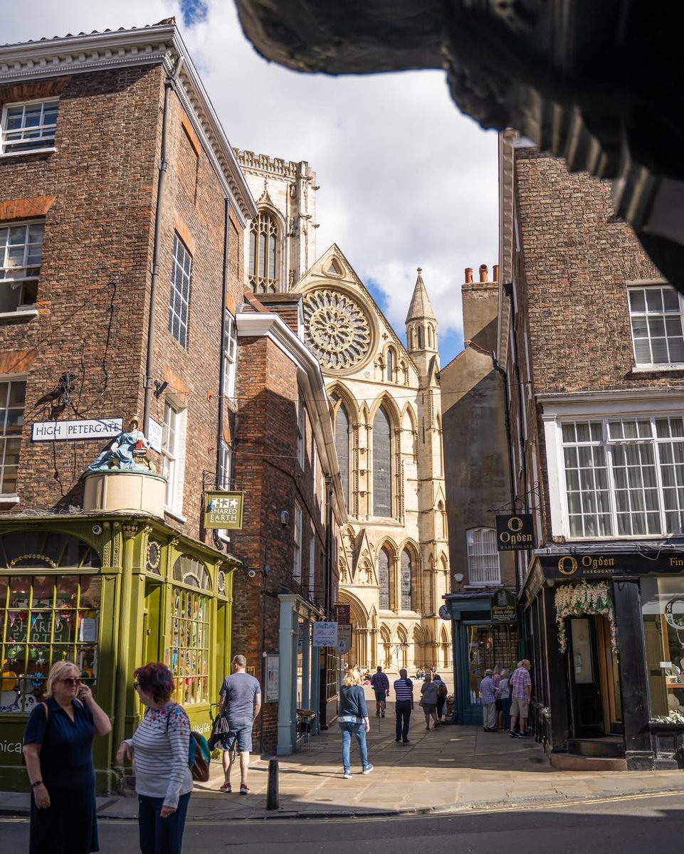 TaxisYork's tweet photo. Always a stunning sight around York ✨ York Minster never disappoints.

Photos by: @york.uk

📲 Download our app https://t.co/AHpgHo4BbI
📞 01904 656565
🌐 https://t.co/PfQPCpAwND 
.
.
.
.
.
#Explore #StreamlineTaxis #York #Home #Beauty https://t.co/tqhz4whbQ5