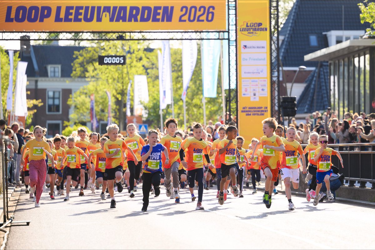 loopleeuwarden's tweet photo. 2️⃣5️⃣0️⃣0️⃣ mini-helden 😎

Wat een energie tijdens de Kidsruns van LOOP Leeuwarden 2026! Met maar liefst 2.500 jonge talenten kleurden de routes geel en oranje en veranderde het centrum van Leeuwarden in één grote golf van enthousiasme, trots en sportiviteit. 💛🧡

#loopleeuwarden https://t.co/EynguxDll5