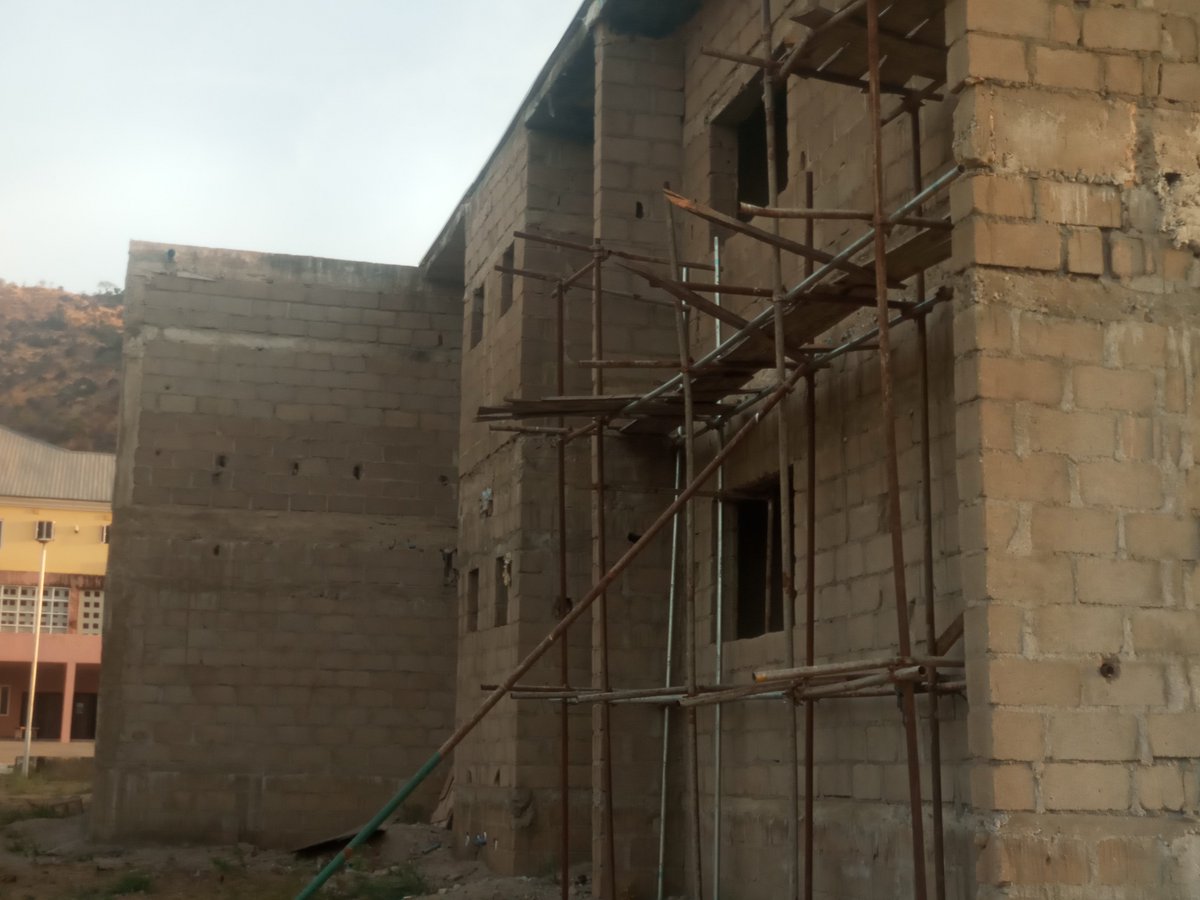 TrackaNG's tweet photo. Abandoned GOPD Complex at FMC Hong🪫

From 2023 to 2026, a total of N96.6m was paid to BASEWATCH CONCEPT NIG LIMITED for the Construction of GOPD Complex FMC, Hong LGA, Adamawa state. 

In the 2024 budget, 100m was allocated to this project and in the 2025 budget, another N284m was allocated. 

We tracked and report that a storey building has been constructed and painted with water, electrical conduits, and waste disposal pipes installed.
However this facility has been abandoned since 2024 with no active construction since then.

We call on @Fmohnigeria, the implementing agency to provide the public with details of this project and facilitate its implementation.