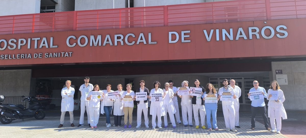 CESM_CV's tweet photo. 📌Continuamos  con el según  día de huelga en este mes de mayo, en Castellón  nuestros compañeros se concentran en la puerta del Hospital Comarcal Vinaròs💪🏻🙌🏻
@cesm_sindicatos @Estatuto_Medico https://t.co/YKlVpmN6lW