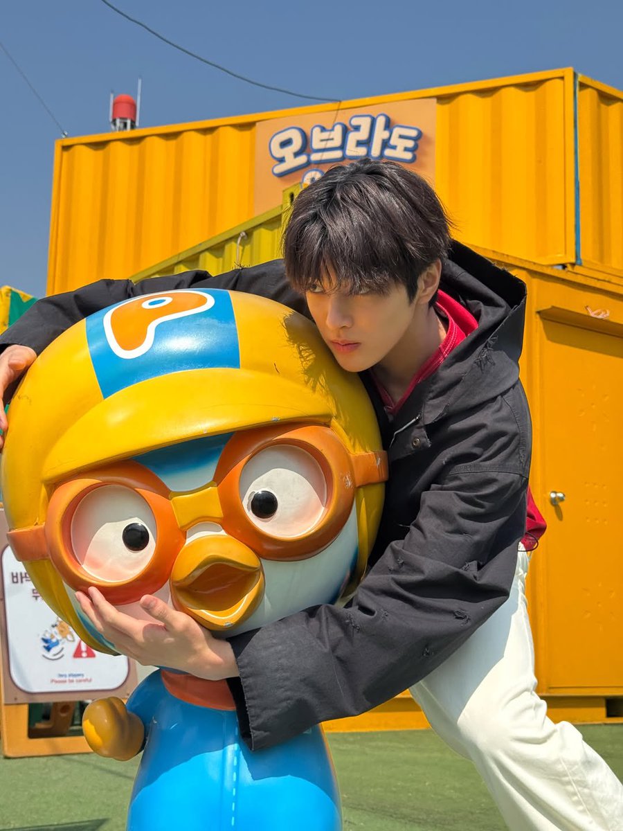 arin tweet media