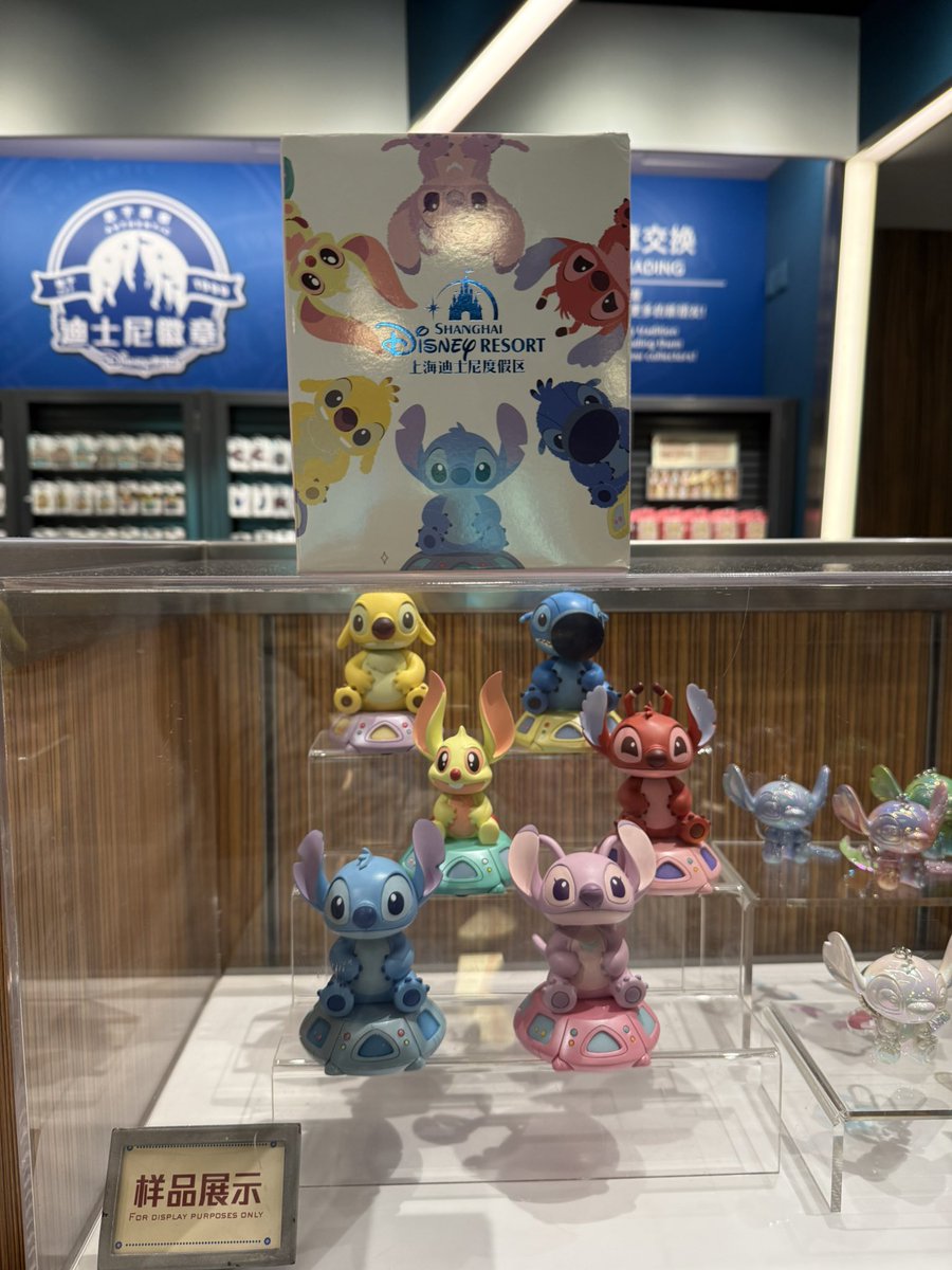 上海ディズニーにスティッチとエンジェルのグッズは沢山ありますが、試