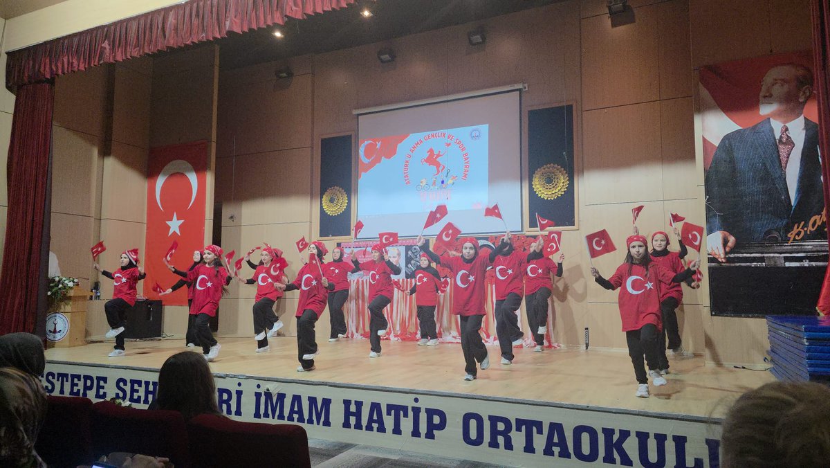 BestepeO's tweet photo. 19 Mayıs Atatürk'ü Anma, Gençlik ve Spor Bayramıni büyük bir coşkuyla kutladık.

​Öğrencilerimizin Spor faaliyetleri temalı sinevizyon gösterisi, Futsal ödülleri, oratoryo gösterisi ve halk oyunları gösterisi, jimnastik performansları ve oratoryo sahnelendi. https://t.co/XYb2E0wZV4