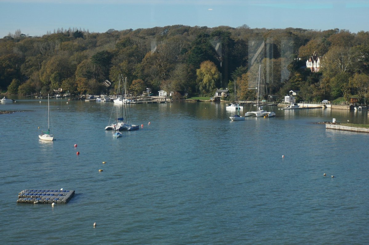 multihullmgr's tweet photo. The Isle of Wight, located off Englandβs southern coast, offers a peaceful atmosphere blending untouched nature, quiet anchorages, and charming British seaside villages.
#british #isleofwight #multihull #england #atmosphere https://t.co/GESmjXn0Zm