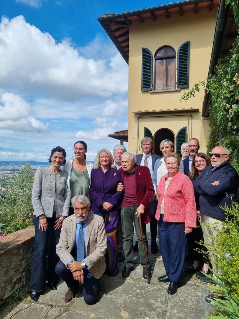 criscaletti's tweet photo. #19maggio #Fiesole
Auguri di buon lavoro a Maria Oliva Scaramuzzi, nuova presidente della Fondazione Giovanni Michelucci, certa che la sua esperienza, sensibilità culturale e profonda conoscenza del territorio saranno preziose x raccogliere l’eredità civile del grande architetto https://t.co/S36Kpmxqgz