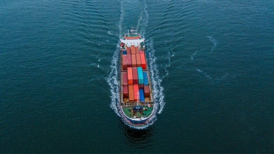 EmbSpainUK's tweet photo. 🇪🇸🇬🇧 Spain-UK trade relationship is thriving!

📈 Spanish exports: €35.9bn in March (+5.1% YoY)
📊 Trade surplus with the UK: €3.8bn
🚗 Key growth sectors: automotive, capital goods, raw materials &amp; consumer manufactures
🤝 Strong momentum in bilateral trade and investment https://t.co/XarCc6gppQ