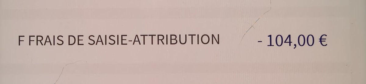 mysiats's tweet photo. ça commence à bien faire la censure  #axabanque qui protège ses posts car il faudrait que l'on voit des plaintes des clients comme des frais inacceptables 104€ sans être prévenu ! on peut se gaver en France https://t.co/WGzB0BUcFS