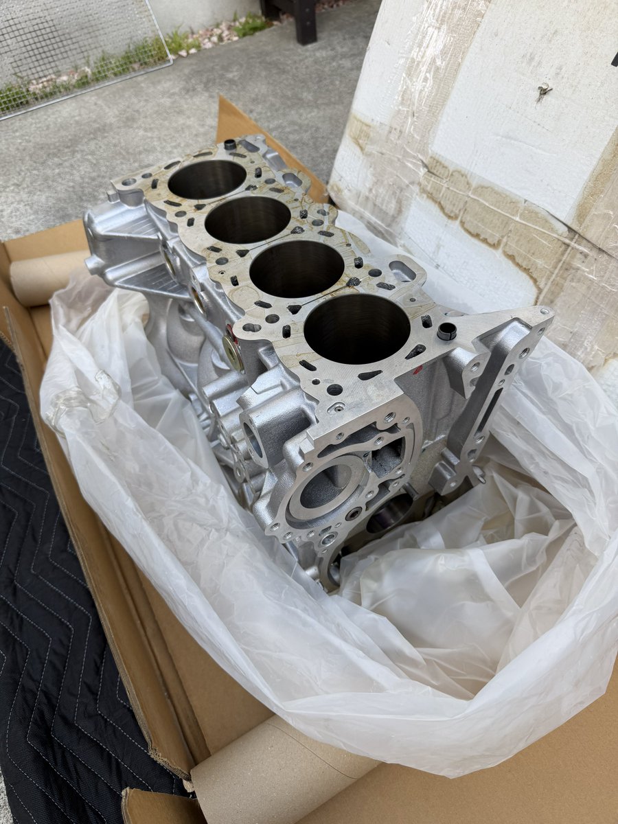 SoLows15's tweet photo. SR20 エンジン
新品ブロック
40万買い手募集です https://t.co/jn3d9qmcMO