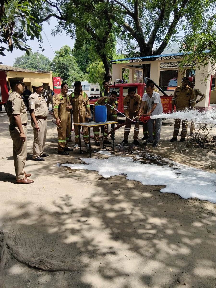 budaunfire's tweet photo. महानिदेशक, FSHQ महोदय के आदेशानुसार एवं CFO  महोदय के निर्देशन में आज दिनांक 19.05.2026 को फायर स्टेशन बदायूं पर उपस्थित कर्मचा��ियों को फोम मेकिंग ब्रांच का प्रचालन व फोम बनाने से संबंधित महत्वपूर्ण प्रशिक्षण प्रदान किया गया। https://t.co/Qgcksic0Gt