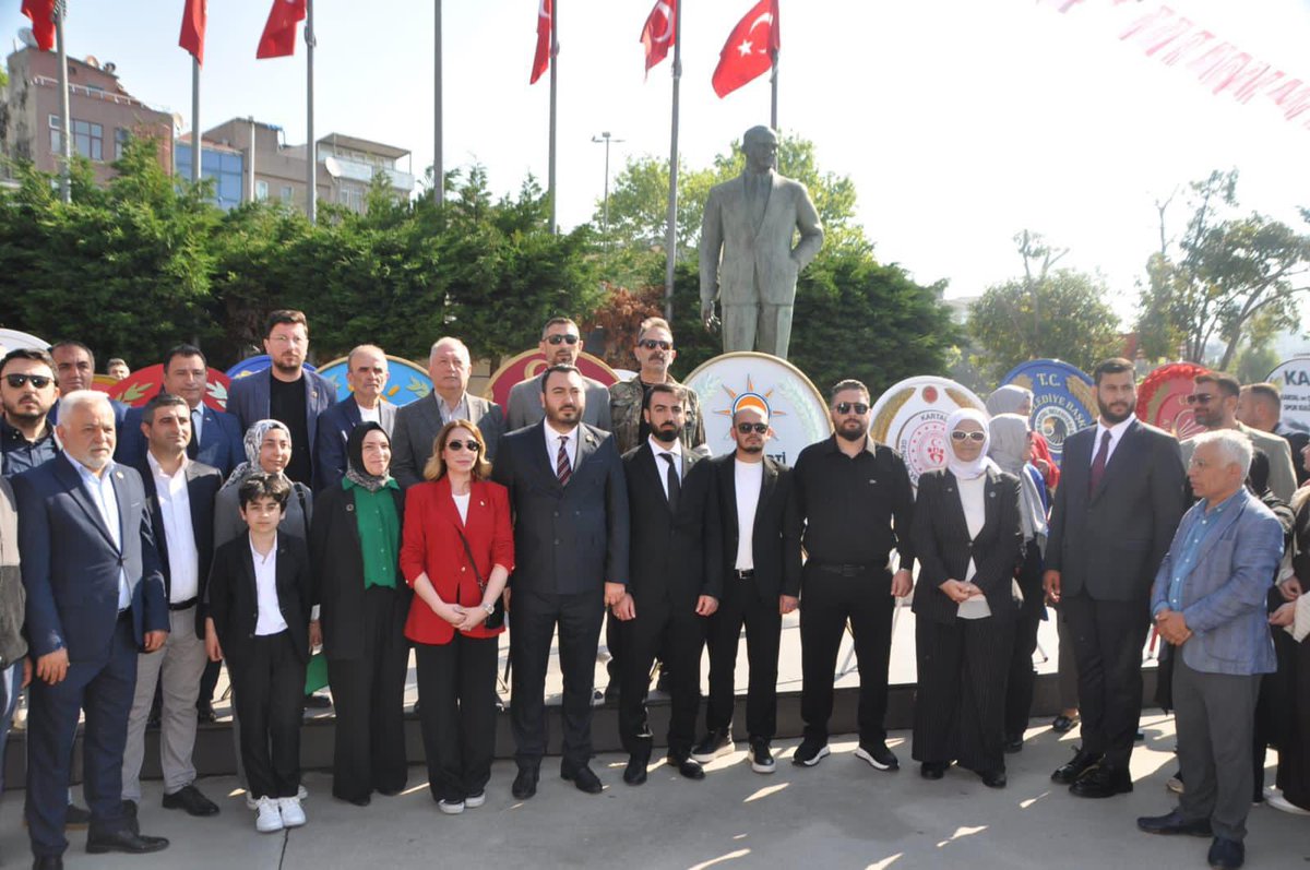 MHP_KartalIlce's tweet photo. İlçemizde düzenlenen 19 Mayıs törenine yönetim kurulu üyelerimiz ile katılım sağladık. 19 Mayıs Atatürk’ü anma, Gençlik ve Spor Bayramı kutlu olsun. 🇹🇷 https://t.co/jkgkbolqMx