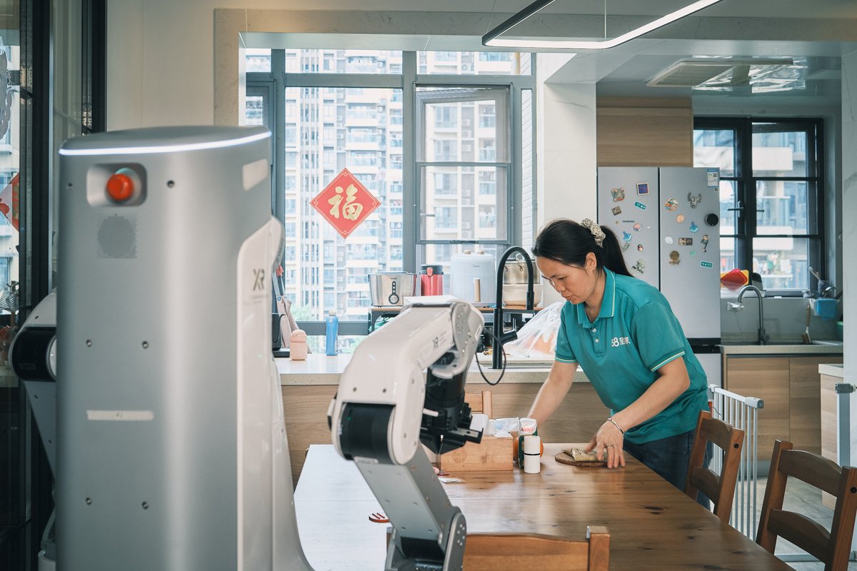 X Square Robot tweet media