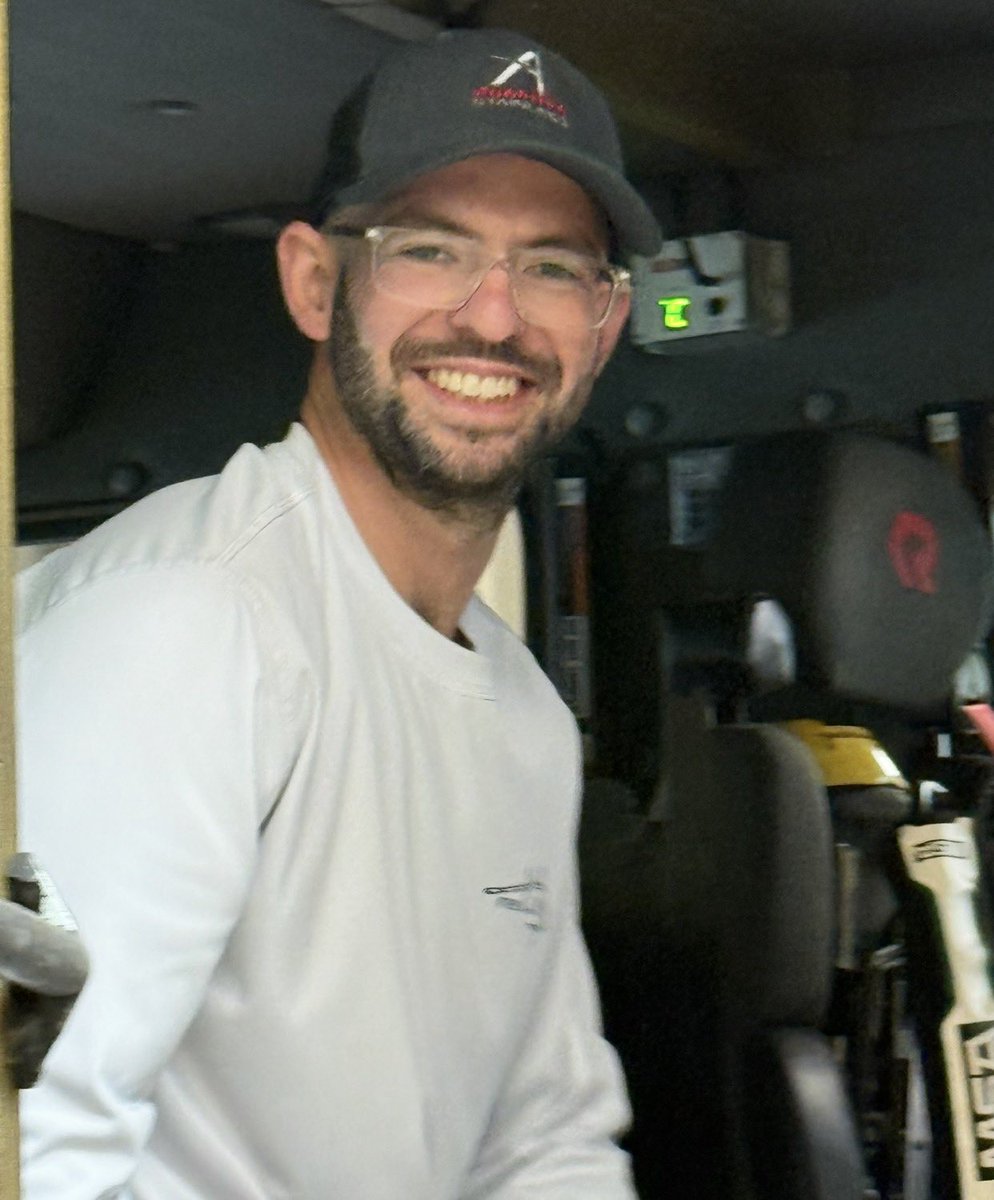 markcohen5's tweet photo. Happy 32nd Birthday to this fun, hard working, loving family man and all around great guy! Couldn’t be more proud! Make it a great day! Love you! #AlwaysProud https://t.co/alDWx3nLGQ