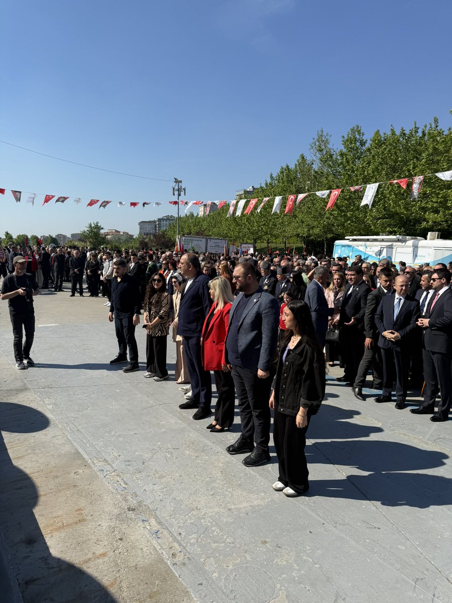 Smmm_FatihA's tweet photo. 🇹🇷 19 Mayıs Atatürk’ü Anma, Gençlik ve Spor Bayramı kapsamında Beylikdüzü’nde düzenlenen Çelenk Sunma Töreni’ne katılım sağladık.
Cumhuriyetimizin kurucusu Gazi Mustafa Kemal Atatürk’ü ve tüm kahramanlarımızı saygı ve minnetle anıyoruz. 🇹🇷

@BTP_Parti @huseyinbas_BTP @BTPbeylikdzu #19Mayıs1919