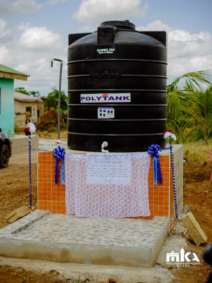 HF_Ghana's tweet photo. On Monday, 28th April 2026, Humanity First Ghana commissioned the ABOSUAFISE Water Well 💧🇬🇭🇬🇧
This impactful project was generously donated by MKA UK East Region in service to humanity and community development.
#HumanityFirst #ServingHumanity #WaterWellProject https://t.co/kQls5qfglj