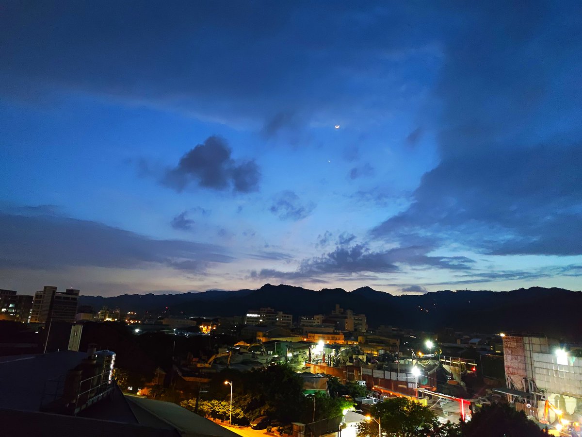 ymf1024's tweet photo. 照例送上今天的 #夕陽伴我歸 ，祝大家 #下班愉快 ， #一路平安到家 ！ https://t.co/71YSnBDF5w