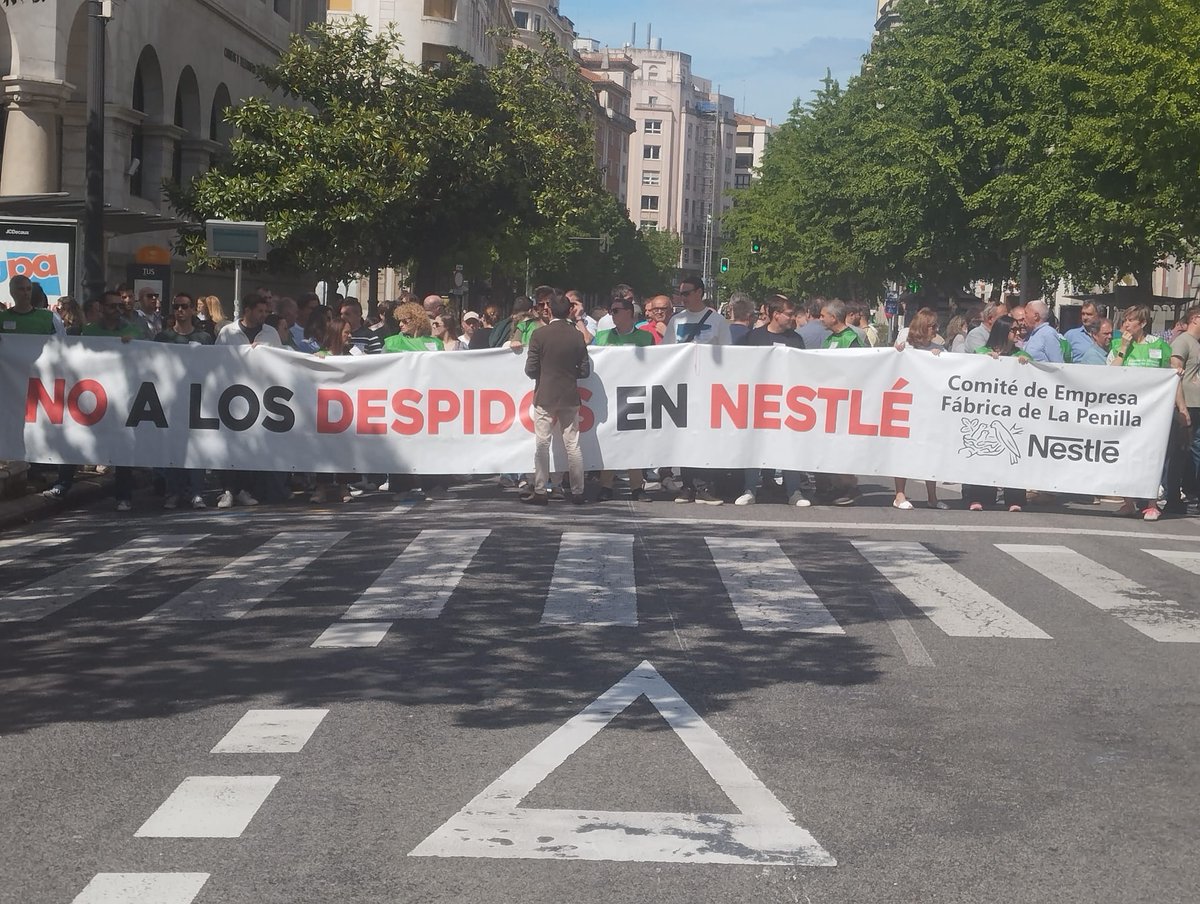 PodemosSDR's tweet photo. Plantear 49 despidos en una multinacional con beneficios no es necesidad: es codicia e indecencia.

La plantilla de #Nestlé en #LaPenilla está defendiendo mucho más que empleos.
Está defendiendo la dignidad de toda la clase trabajadora.

Todo nuestro apoyo y solidaridad. ✊ https://t.co/B17IKT6ulE