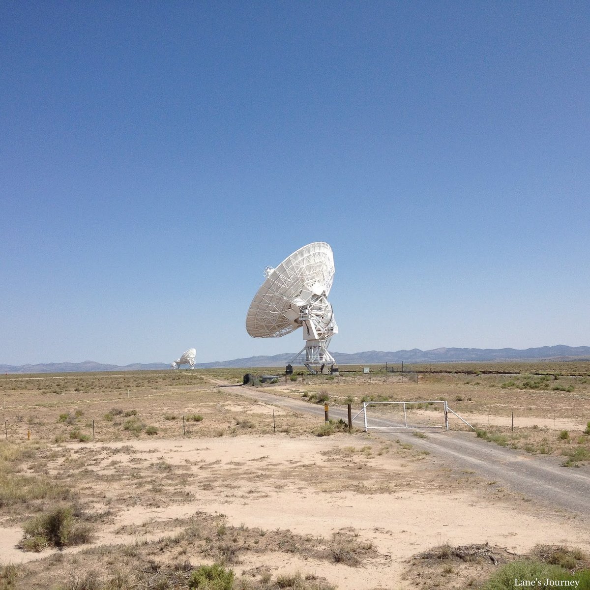 LanesJourney's tweet photo. From The Vault: #VLA
I lived in #SantaFe for several years and explored #NewMexico. The #VeryLargeArray is a MASSIVE centimeter-wavelength radio astronomy observatory located in the middle of nowhere. They are listening... https://t.co/3Vzuwty5px