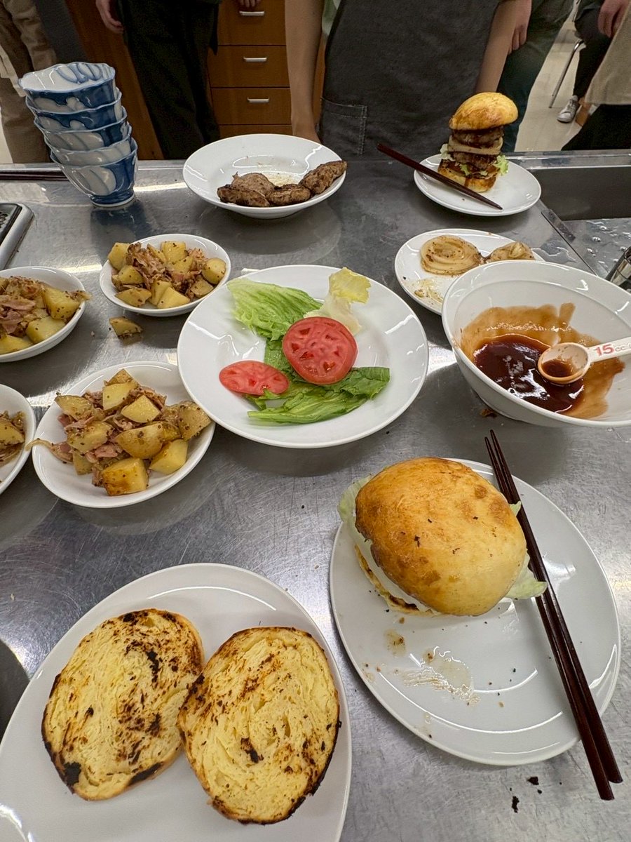 tumsatcooking's tweet photo. âïžãã³ããŒã¬ãŒäŒç»ð
第6åæ°æã§ã¯ãã³ããŒã¬ãŒãšãžã£ãŒãã³ããããäœããŸããïŒãã³ããŒã¬ãŒã¯ããªã¥ãŒã ãã£ã·ãããžã£ãŒãã³ãããã¯ãã¿ã€ãã«ãªãå³ã§ãšã£ãŠãçŸå³ããã£ãã§ãð
åå ããŠãã ãã£ãæ°å
¥çã®çããããããšãããããŸããïŒ
#tumsat
#tumsatcooking https://t.co/eerhhX6NEq