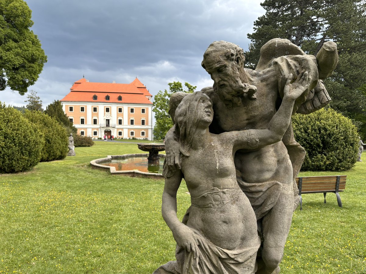 NCestach's tweet photo. Zámek Valeč,  na hranicích okresu Louny a Karlovy Vary vstal do slova a do písmene z popela. Najdete zde krásný park, zajímavé instalace a lapidárium se sochami M.B. Brauna. https://t.co/I4ttUmctBl