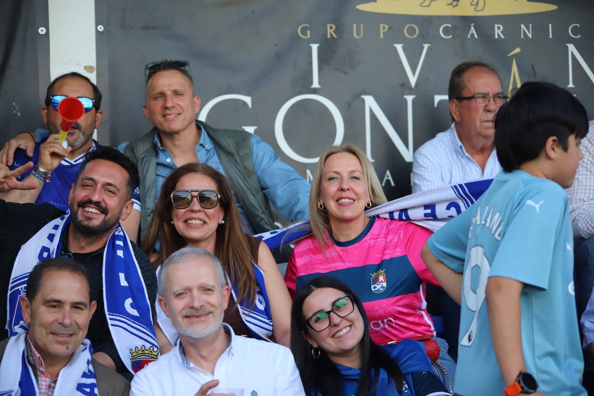CFAlmodovar's tweet photo. 💙 ¡𝐆𝐫𝐚𝐜𝐢𝐚𝐬 𝐚𝐟𝐢𝐜𝐢𝐨́𝐧! 💙

Más de 650 personas se dieron cita el pasado sábado en el Miguel Hernández para disfrutar del ascenso del equipo juvenil por primera vez en nuestra historia.

¡Qué bonito ver el Miguel Hernández lleno hasta la bandera! https://t.co/rHOhYZ0Pbc