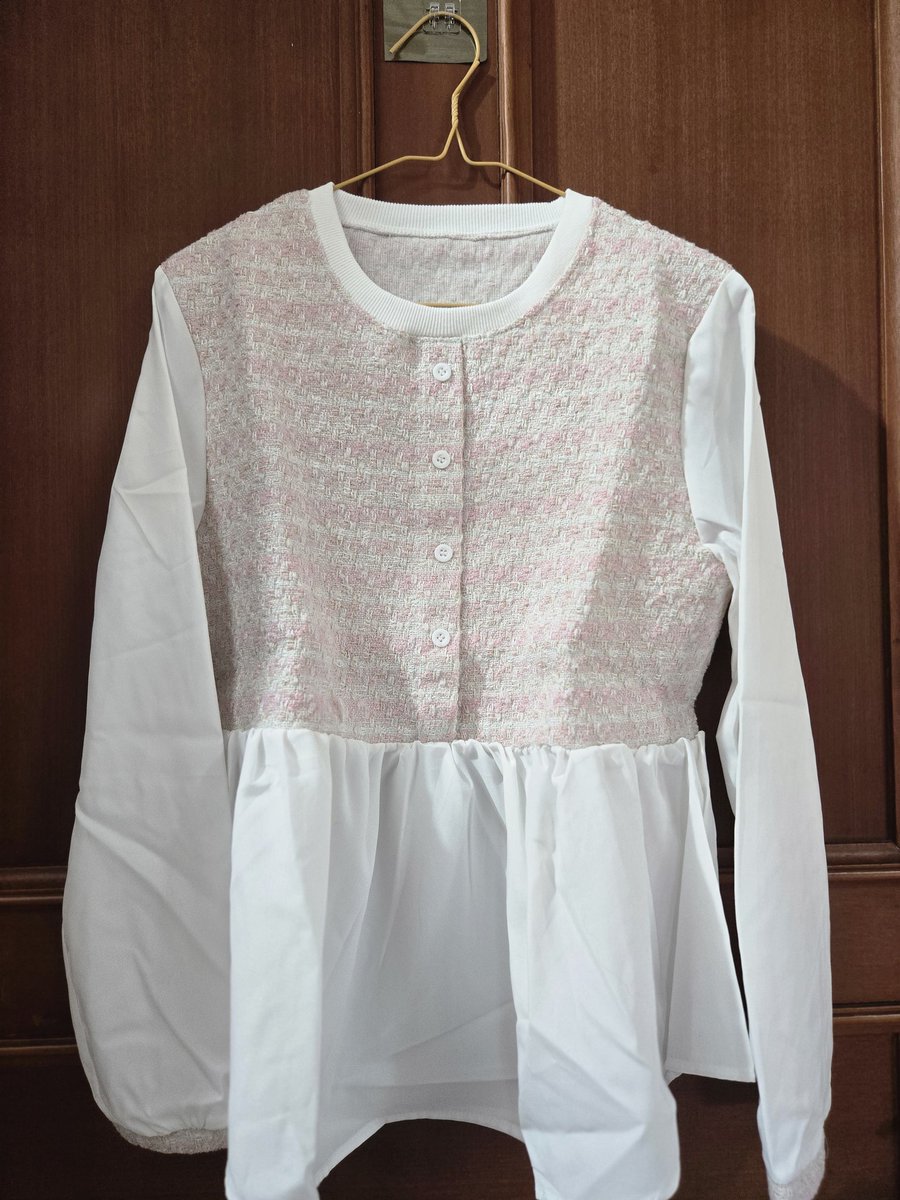 sythnmsvtn's tweet photo. WTS Women's Top

All item 150k, masih baru ya, mostly barang bkk dan impor 😭

Take all disc 10k per item

1. Vest tweed, ada serat blinknya, mewah
2. Blouse tweed mix katun
3. Knit mix katbol di lengan
4. Blouse kerah sailor

Please help RT/❤️
Bisa 🍊
Detail dm
#zonauang #helprt https://t.co/RfIl2RJhXg