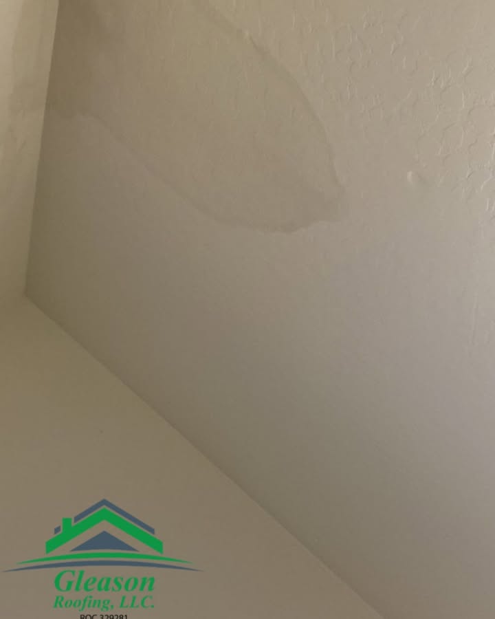 GleasonRoofing's tweet photo. Yellow Stains

Notice yellow or brown stains creeping across your ceiling or walls? It’s your roof sending a distress signal.

#RoofLeaks #YellowStainsWarning #PhoenixRoofing #RoofCareMatters #ProtectYourHome #BuiltToLast #RoofingExperts #Phoenix #Roofing #RoofingExperts https://t.co/04df1bubUD
