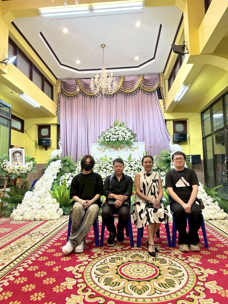 jEWzjEWz's tweet photo. ขอบคุณ “นุนิว” และคุณพ่อคุณแม่ มาก ๆ ครับ https://t.co/QNkmeV6V33