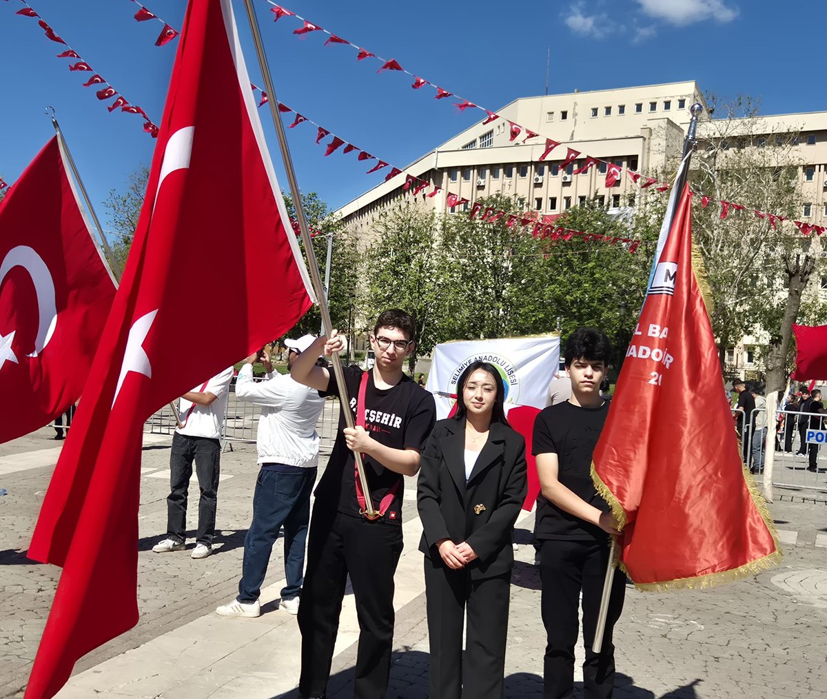 BahcesehirGA's tweet photo. 🇹🇷19 Mayıs Atatürk'ü Anma,Gençlik ve Spor Bayramı’nın 107. yıl dönümü kutlamaları kapsamında düzenlenen bayrak törenine, Bahçeşehir Koleji Gaziantep Kampüsü olarak katılım sağladık. https://t.co/KnbnVlcTVB