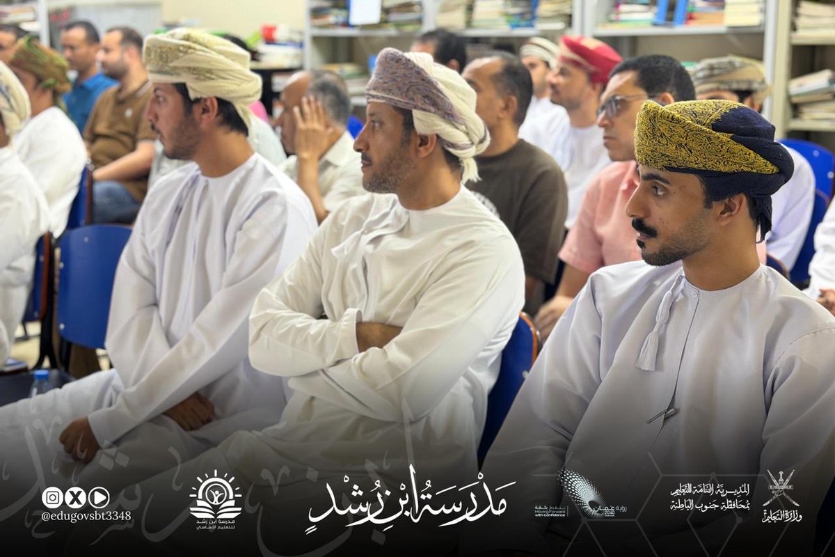 EduGovSbt3348's tweet photo. قدّم قسم الشؤون القانونية بالمديرية محاضرة توعوية عن حماية الطفل في المدرسة، بهدف نشر الوعي بحقوق الطفل وتعزيز بيئة آمنة للطلبة، وسط تفاعل إيجابي من الحضور.

#فعاليات_تعليمية_جنوب_الباطنة https://t.co/7VTwYKfhlx
