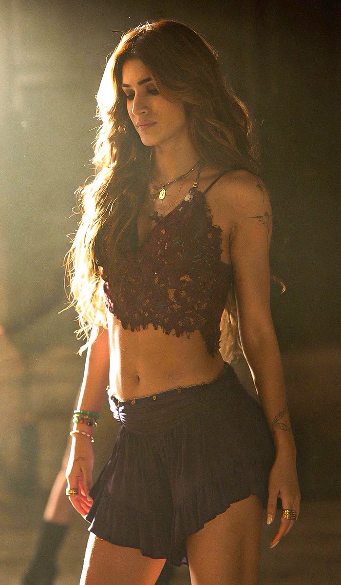 actressnation4u's tweet photo. Today belongs to kriti hottie 🥵🥵
#KritiSanon #Mashooka #Cocktail2 https://t.co/4VCEJgXfyl