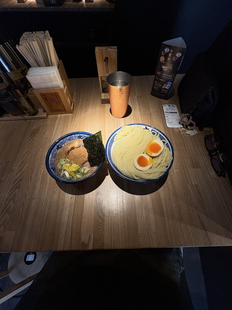 d65865889's tweet photo. 週1で食べたくなるつけ麺✨
兼虎🍜赤坂店のときから通ってます！
西通り店はメロい雰囲気の店内ですね〜 https://t.co/qbyTiz460A