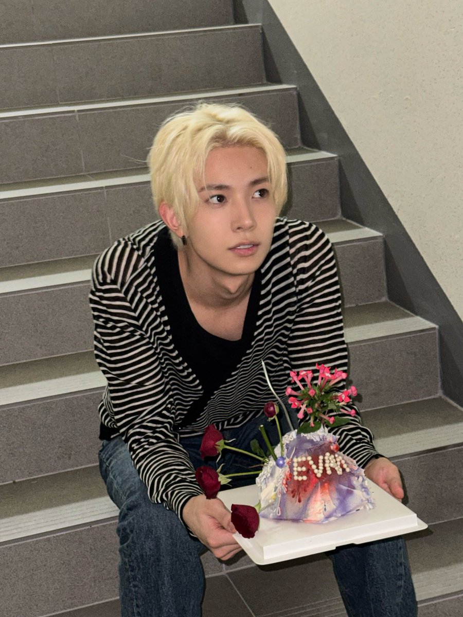 EVAN JUNE DEBUT ♤ tweet media