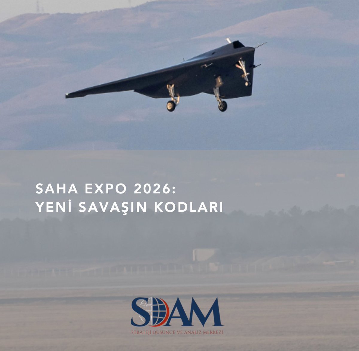 sdamstrateji's tweet photo. 📢 Gündem Yorum- “SAHA EXPO 2026: Yeni Savaşın Kodları”

Küresel savunma ekosistemi hızla dönüşürken, savaşın doğası da köklü bir değişim geçiriyor. SAHA EXPO 2026, bu dönüşümün yalnızca teknolojik değil, aynı zamanda doktrinel bir kırılmanın somut örnekliğini taşımaktadır. 

Artık savaşlar; yüksek maliyetli konvansiyonel sistemler ile düşük maliyetli asimetrik unsurların birlikte kullanıldığı hibrit bir yapıya evriliyor.

🧭 SAHA EXPO 2026’nın ortaya koyduğu bu tablo, geleceğin savaşlarının; maliyet-etkinlik, teknolojik üstünlük ve otonom sistemlerin entegrasyonu üzerinden şekilleneceğini gösteriyor.

🔗 Okumak için: https://t.co/8cOj7TnfL5

📘 Hazırlayan: SDAM