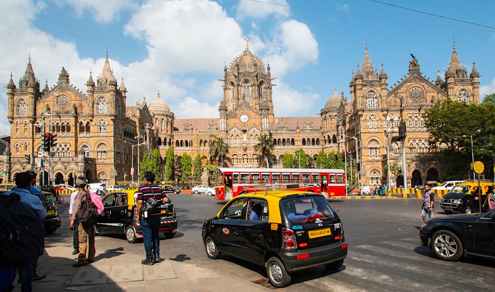 InfraholicR's tweet photo. The difference is in quality of work. On left is famous CSMT road crossing in Mumbai vs on right a road  crossing in Jakarta https://t.co/GyRo0CxtBM