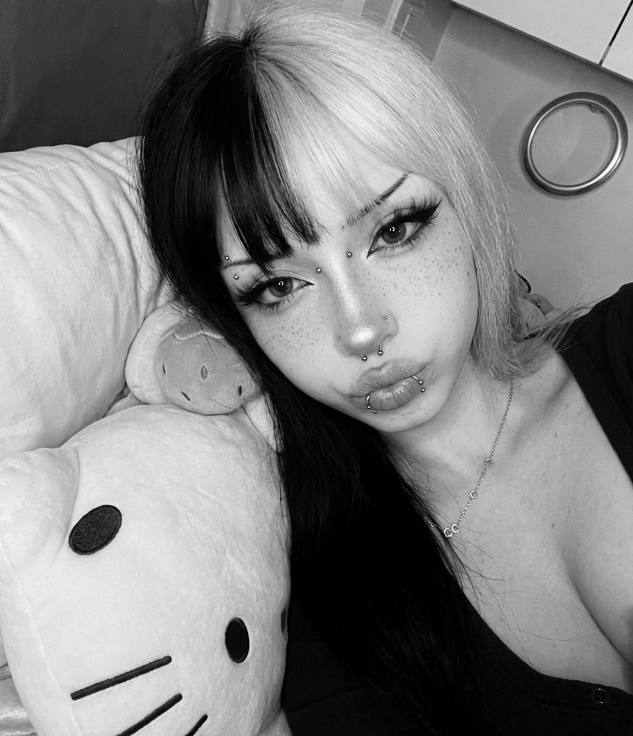 cut4stella's tweet photo. bored asf lemme see some #bwc #comgirl #comboy #egirl #eboy #horny #nsfwtwt #cnc #rating #freeuse #teen #chundai #discord #roblox https://t.co/aGjXzfO2CA