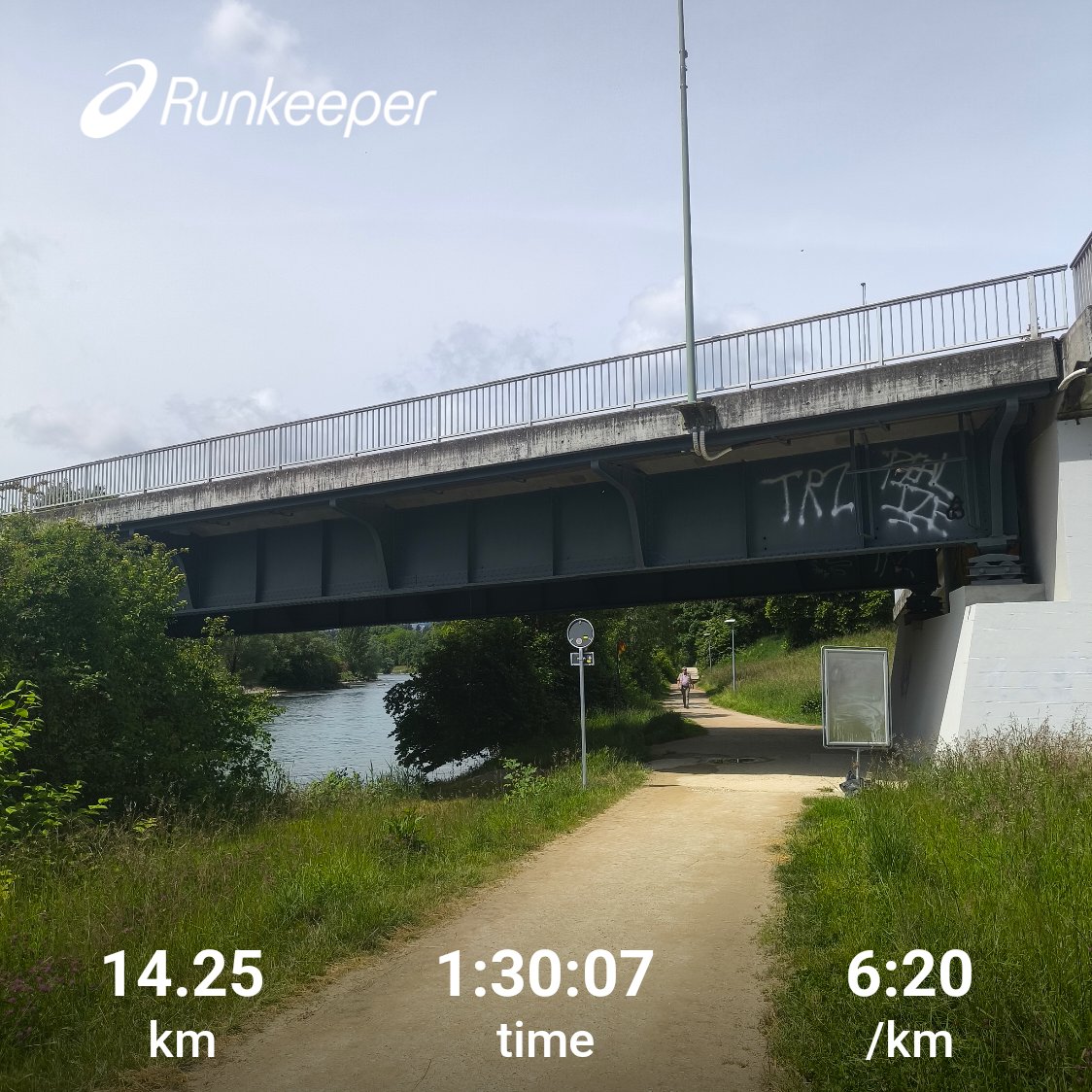 zureich37's tweet photo. Tuesday midday run 🏃➡️.
... down the river to what I call the "7 kilometre bridge".
feeling good 😀
#running #runchat #training #RiverRun #KeepRunning #7Kbridge https://t.co/7APrpdFX5G
