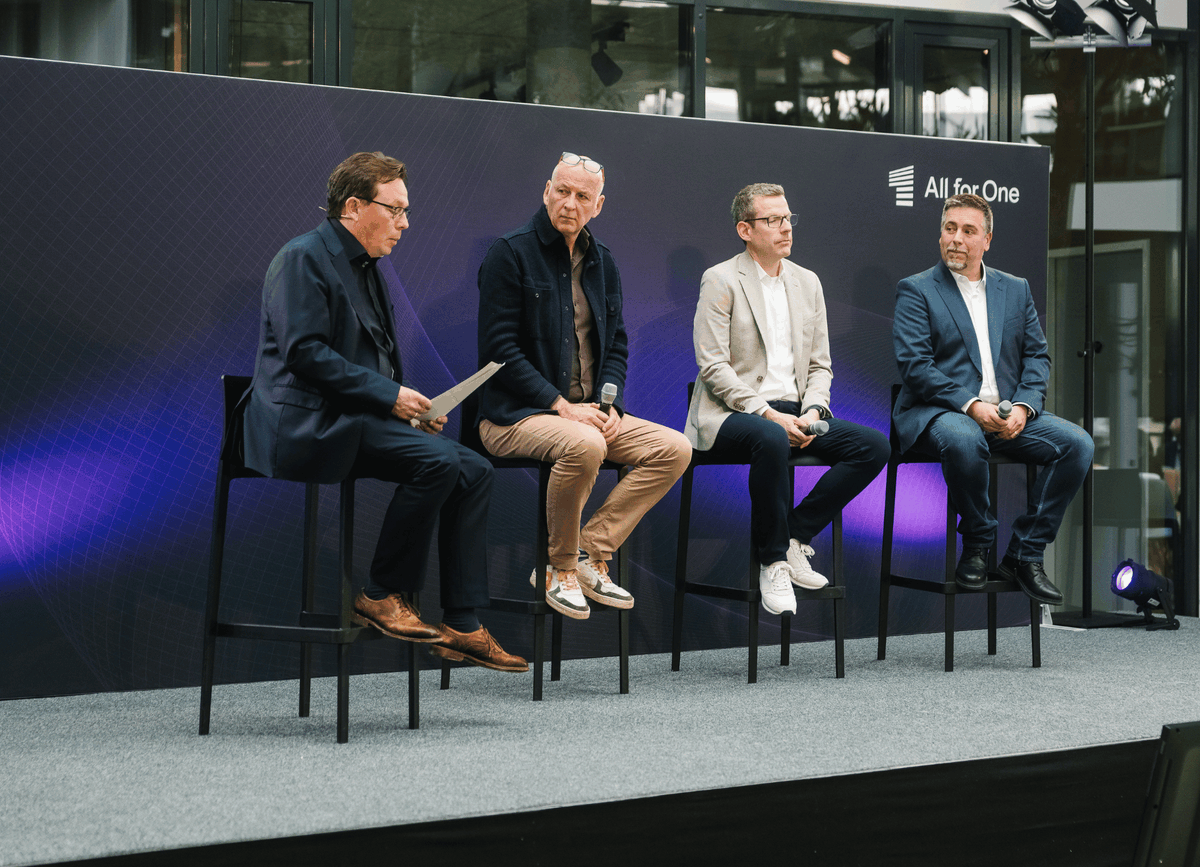 AllforOneGroup's tweet photo. Full House beim #ONEDAY #DataPlatforms: Praxisnahe Insights, starke Diskussionen &amp; konkrete Ansätze rund um moderne Datenplattformen, #Analytics &amp; #AI. Vielen Dank an alle Teilnehmenden in Filderstadt! 
Event verpasst? Die wichtigsten Insights on-demand: https://t.co/MautI3sMoA https://t.co/AXD1l7MXph