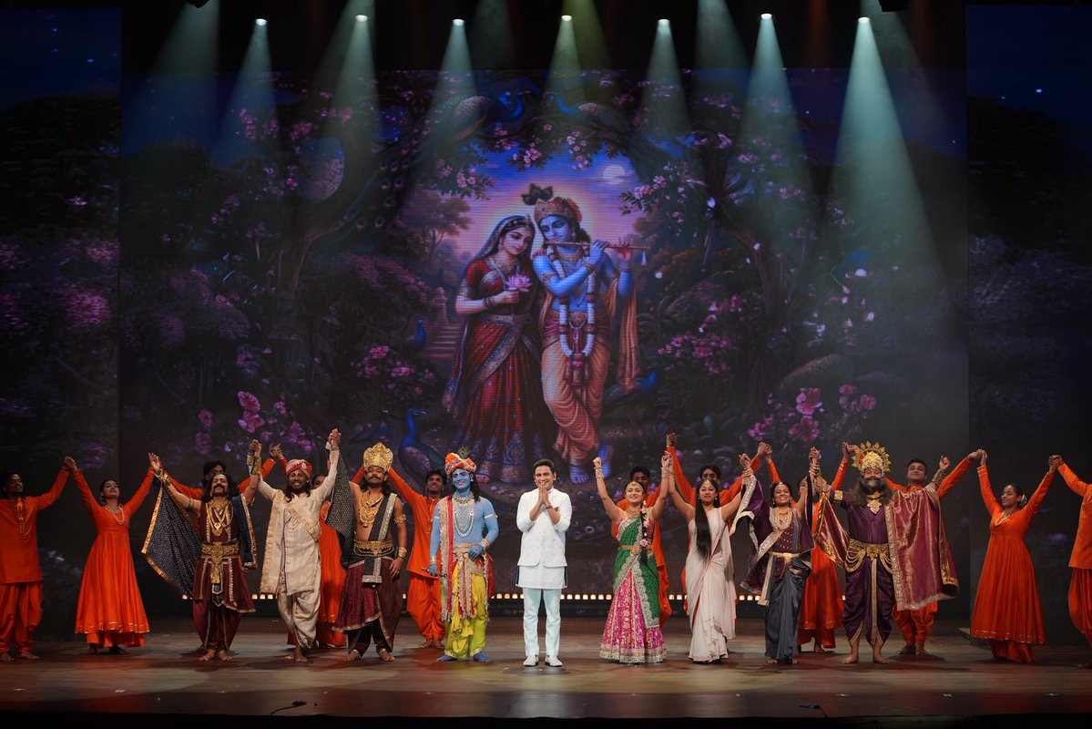 Manoj Muntashir Shukla tweet media
